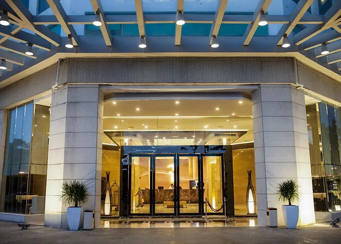 Royale Signature Hotel